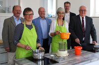 Arbeitsflächen und Backöfen auf kindgerechter Höhe