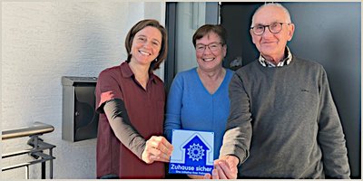 Polizei verleiht Plakette Zuhause sicher