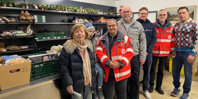 Johanniter schnüren Weihnachtspakete Johanniter schnüren Weihnachtspakete