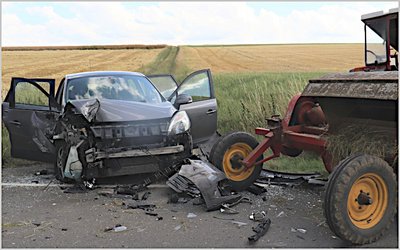 Beim Überholen mit Gespann kollidiert Beim Überholen mit Gespann kollidiert