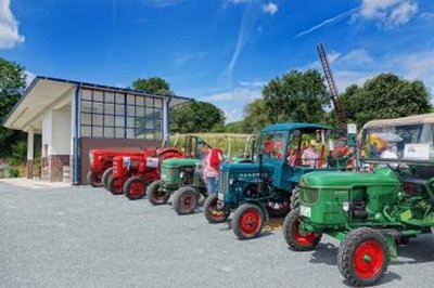 Es knattert und tuckert Es knattert und tuckert