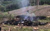 Brennende Maschine löst Waldbrand aus