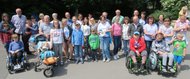 Kinder und Eltern der Elterninitiative „Handicap Kidz“ auf dem Weg zum Möhnesee