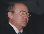 Dr. Peter Weinberg ist verstorben Dr. Peter Weinberg ist verstorben