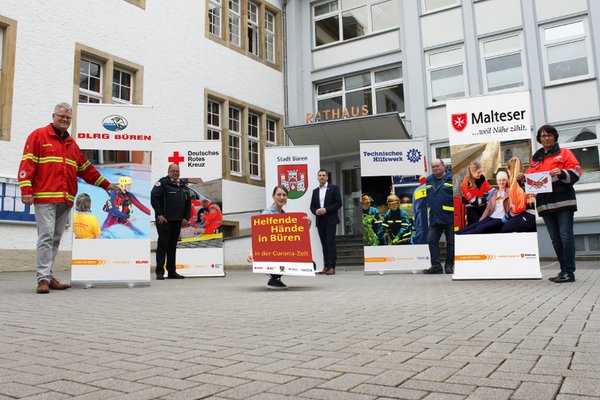 Helfende Hände bieten Einkaufsservice an