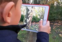 Kinder kommen immer häufiger mit digitalen Medien in Berührung.