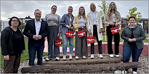 Stadt Delbrück übernimmt fünf Nachwuchskräfte Stadt Delbrück übernimmt fünf Nachwuchskräfte