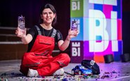 Aysel Ahadova gewinnt beim Famelab-Finale