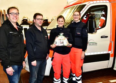 Feuerwehr empfängt neuen Rettungswagen