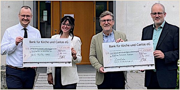 Spendenübergabe an soziale Einrichtungen
