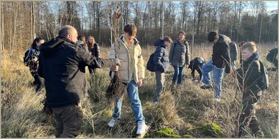 Gesamtschule pflanzt Bäume im Stadtwald