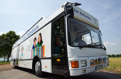 Bücherbus auch in den Herbstferien unterwegs Bücherbus auch in den Herbstferien unterwegs