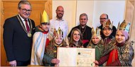 Dreikönigssingen vor dem Rathaus eröffnet
