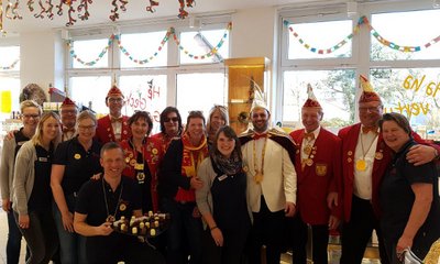 Närrische Schaufensterdekorationen zum Karneval