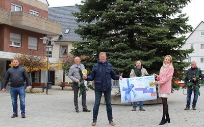Festlichkeit lädt zum Geschenke-Kauf Festlichkeit lädt zum Geschenke-Kauf