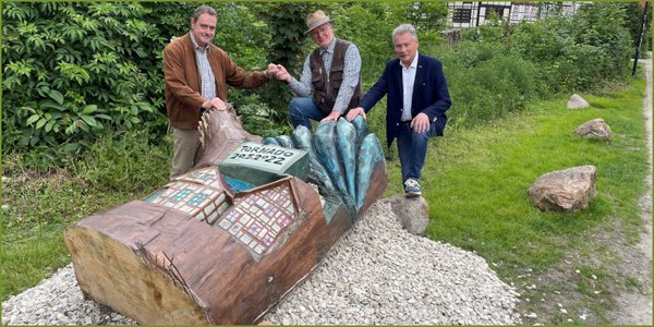 Vehlau übergibt Kunstwerk zum Tornado-Jahrestag