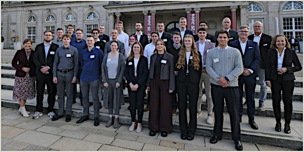 IHK Ostwestfalen ehrt die 107 Ausbildungsbesten IHK Ostwestfalen ehrt die 107 Ausbildungsbesten