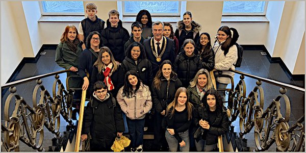 Jugendliche aus Lissabon im Rathaus zu Gast