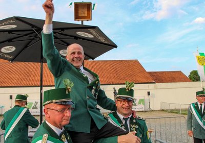 Schützenkönig Elmar Füser ist Delbücks erster Himmelreich-König.