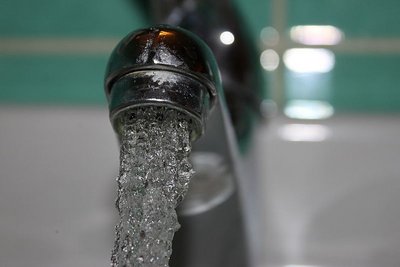 Wir sollten Wasserverschwendung und -verunreinigung in jeglicher Form bewusster wahrnehmen