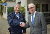 Landrat Manfred Müller (r.) und Polizeihauptkommissar Detlev Lüdtkefedder