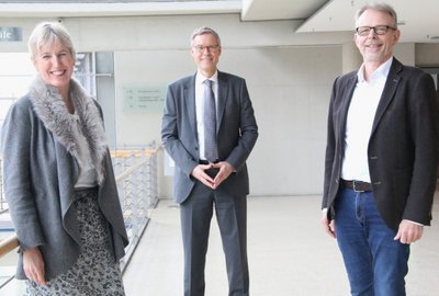 Frank Scheffer übergibt an Dr. Angela Lißner