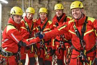 Höhenretter der Feuerwehr üben im Hohen Dom 