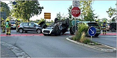 Auto überschlagen beim Unfall in Sudhagen Auto überschlagen beim Unfall in Sudhagen
