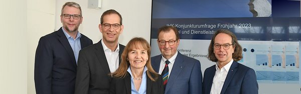 Umfrage: Erwartungen durch Risiken geprägt