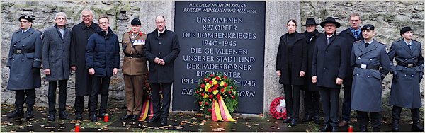 Gedenken vor dem Mahnmal am Busdorfwall Gedenken vor dem Mahnmal am Busdorfwall