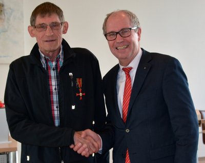 Tafel-Gründer erhält Verdienstkreuz am Bande 