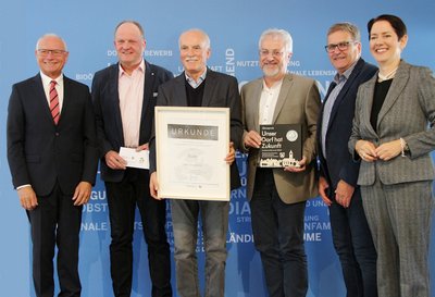 Buke erhält die Silbermedaille