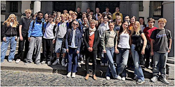 Schülergruppe aus Helsinki zu Gast am Rathaus