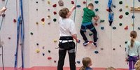 Sportprojekte mit Karate und Kletterwand