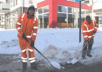 Mithilfe: Regenabläufe von Schnee befreien