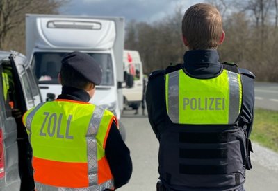 Polizei und Zoll kontrollierten gemeinsam Polizei und Zoll kontrollierten gemeinsam