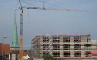 Neues Rathaus jetzt wieder mit gerader Optik