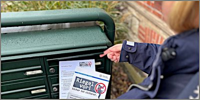 Polizei verteilt Flyer zum Thema Einbruchschutz Polizei verteilt Flyer zum Thema Einbruchschutz