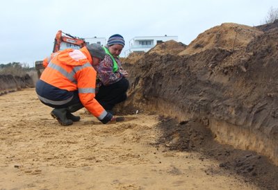 Auf der Suche nach Spuren aus der Vergangenheit Auf der Suche nach Spuren aus der Vergangenheit