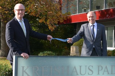 Schlüsselübergabe im Paderborner Kreishaus Schlüsselübergabe im Paderborner Kreishaus