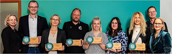 100 Förderpakete und sechs Leuchtturmprojekte 100 Förderpakete und sechs Leuchtturmprojekte