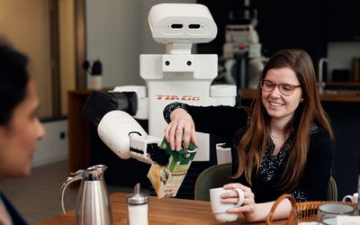 KI-Roboter im neuen Center auf neuen Wegen KI-Roboter im neuen Center auf neuen Wegen