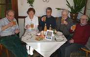 Alkoholfreier Apfelpunsch für Gäste im Café Alkoholfreier Apfelpunsch für Gäste im Café