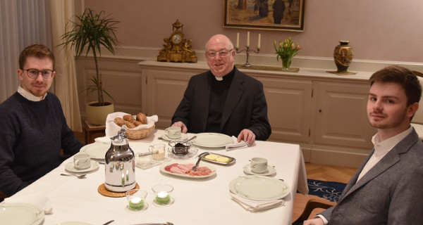  Frühstück beim Erzbischof