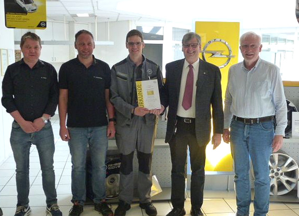 Autohaus Niggemeier mit Service-Pokal ausgezeichnet