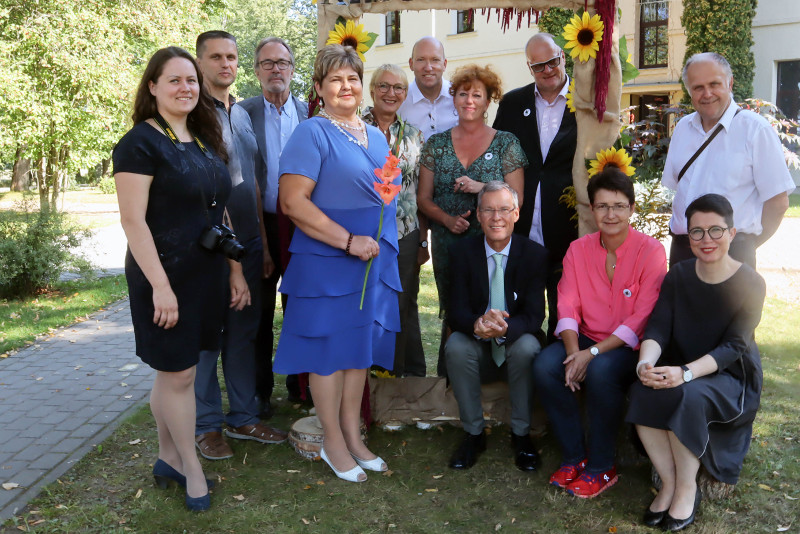 Die Delegationsgruppe um Landrat Sven-Georg Adenauer besuchte die Schule Kauguri i