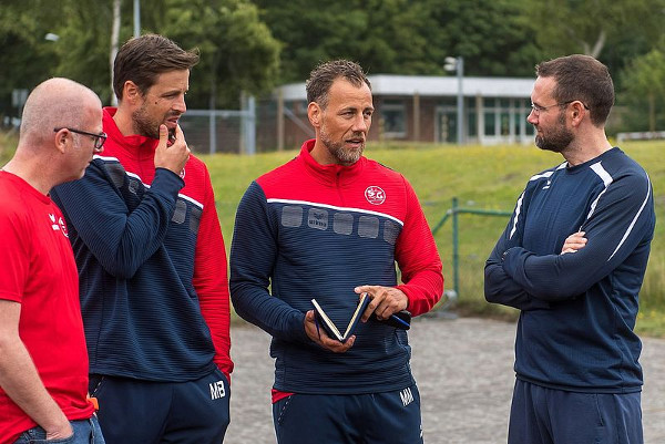 Prof. Dr. Jochen Baumeister, Co-Trainer Mark Bult, Trainer Maik Machulla und Athletiktrainer Michael Döring