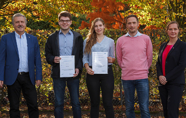 Der Carl-Möllinger-Preis 2019 ging an Patrick Postert (2.v.l.) und Maren Pöttker (3.v.l.). 