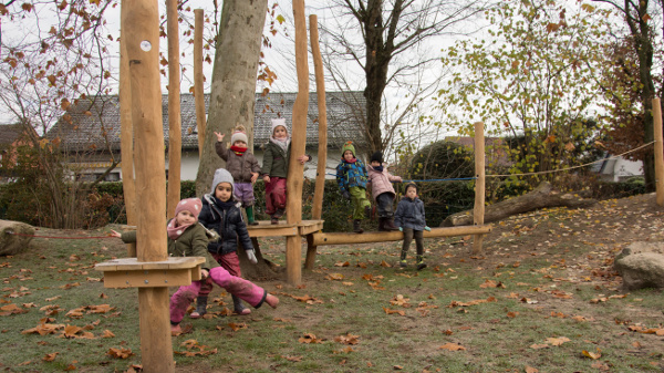 Miniseilgarten in der Kita Regenbogen