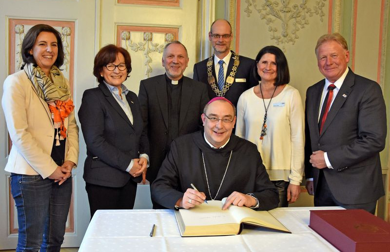 Im Gespräch mit Weihbischof Dominicus - Bürgermeister und Stellvertreter treffen Würdenträger aus Paderborn